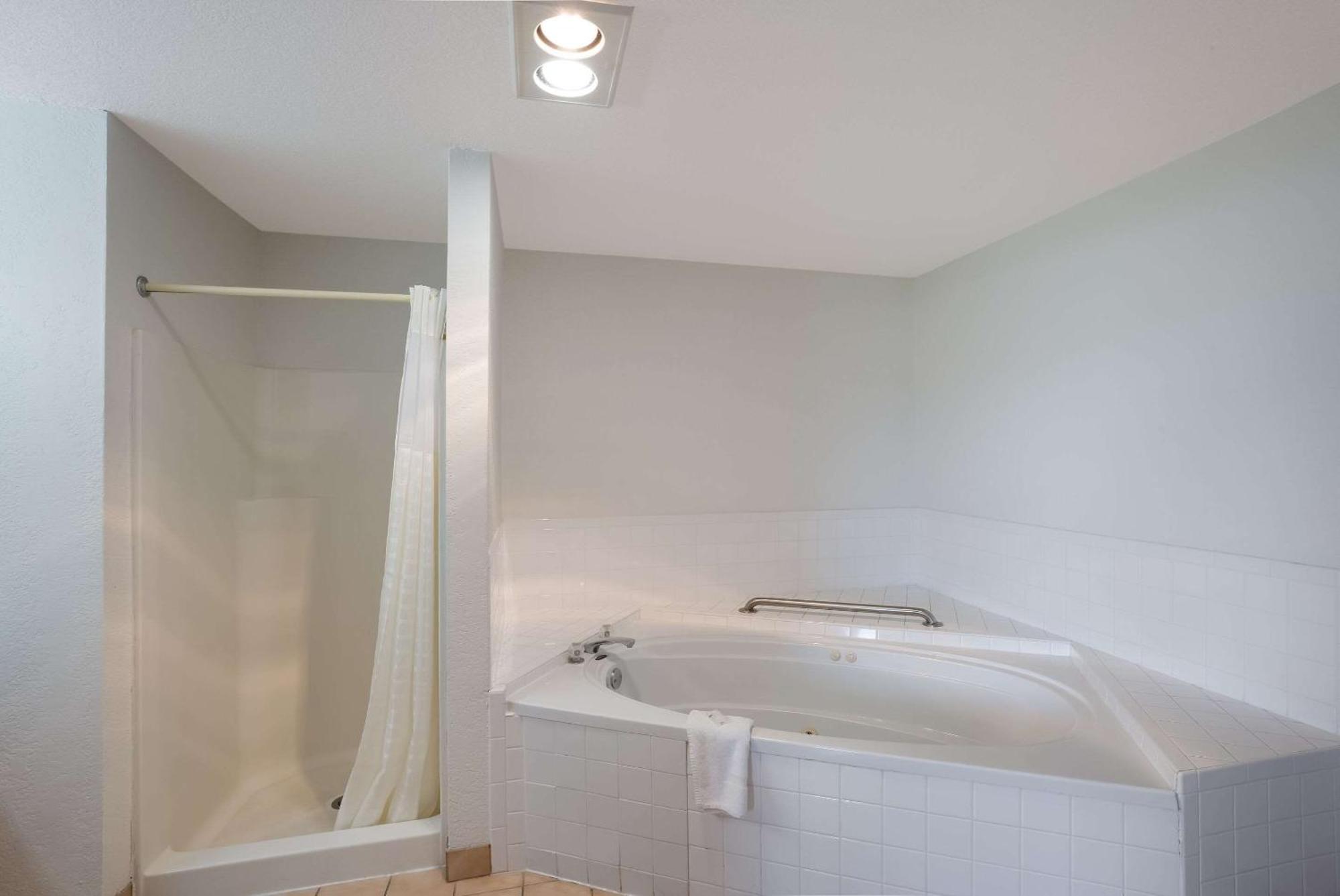 Quality Inn & Suites Джанкшн Екстер'єр фото